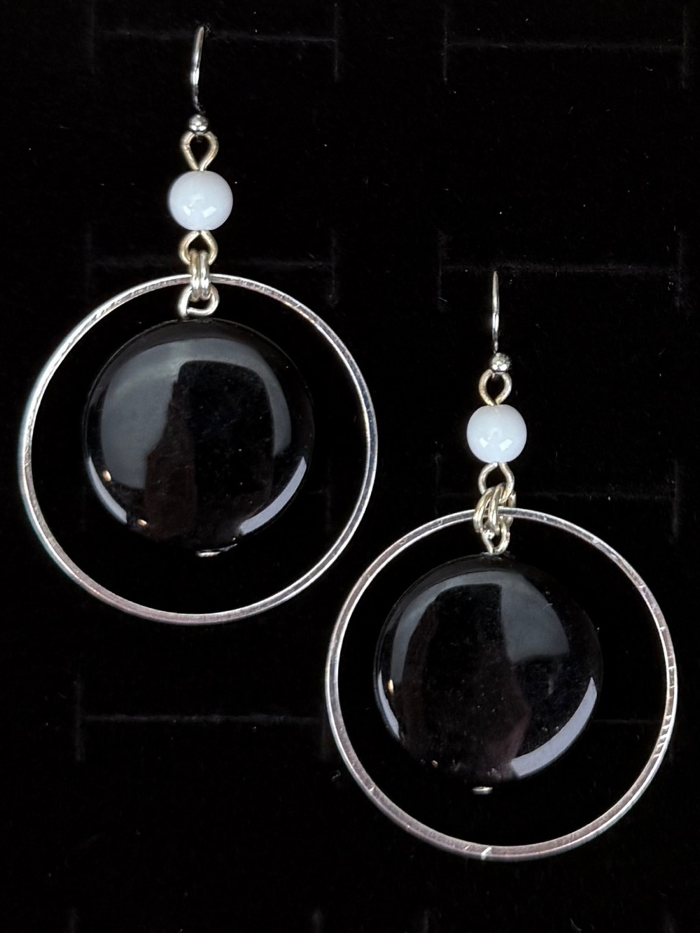 Gorgeous lightweight Silvertone, black and white costume pierced earrings